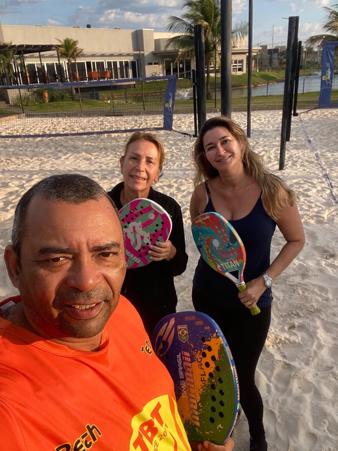 Professor Toni BT e alunos da Escola Toni Beach Tennis